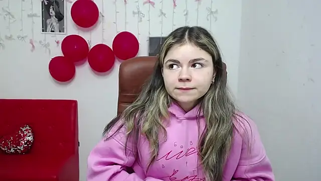 Snapshot of TinaRedly chatting on January 14, 2026, 6:24 pm TinaRedly online show from January 14, 2026, 6:24 pm