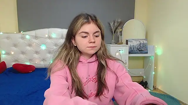 Snapshot of TinaRedly chatting on January 18, 2026, 8:01 pm TinaRedly online show from January 18, 2026, 8:01 pm