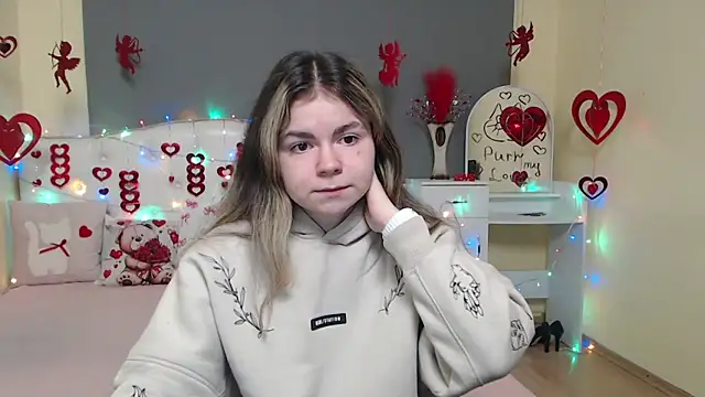 Snapshot of TinaRedly chatting on February 1, 2026, 6:28 pm TinaRedly online show from February 1, 2026, 6:28 pm