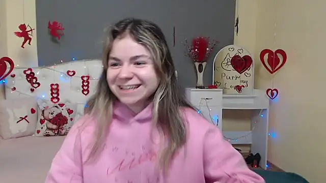 Snapshot of TinaRedly chatting on February 7, 2026, 6:33 pm TinaRedly online show from February 7, 2026, 6:33 pm