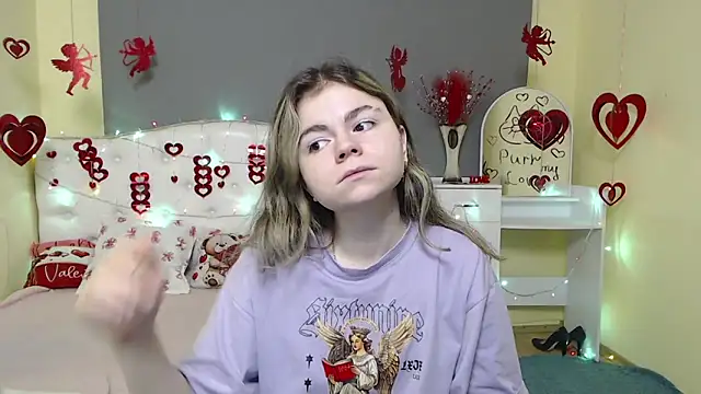 Snapshot of TinaRedly chatting on February 17, 2026, 7:38 am TinaRedly online show from February 17, 2026, 7:38 am