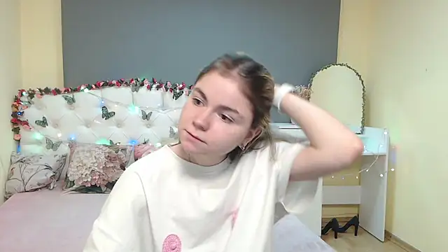 Snapshot of TinaRedly chatting on February 22, 2026, 6:39 pm TinaRedly online show from February 22, 2026, 6:39 pm