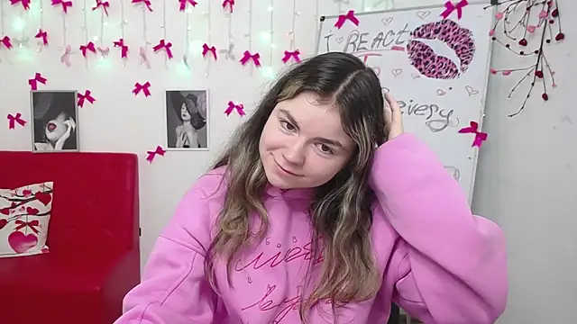 Snapshot of TinaRedly chatting on March 5, 2026, 11:28 am TinaRedly online show from March 5, 2026, 11:28 am