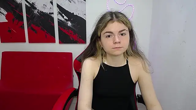 TinaRedly online show from July 6, 2026, 5:15 pm