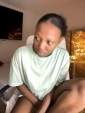 kellya  online show from November 14, 2025, 11:35 pm