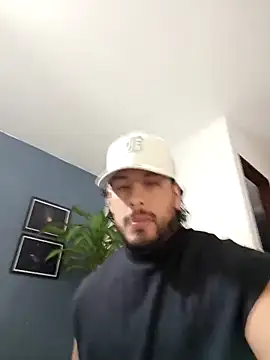 Snapshot of SilvaBranko chatting on December 13, 2025, 11:10 pm SilvaBranko online show from December 13, 2025, 11:10 pm