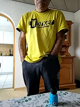 Snapshot of bottomhairy chatting on November 26, 2025, 10:16 am bottomhairy online show from November 26, 2025, 10:16 am