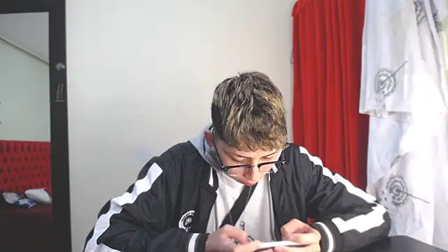 Snapshot of _Thomas_hot_ chatting on January 8, 2025, 4:11 pm Thomas hot online show from January 8, 2025, 4:11 pm