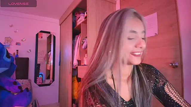 Snapshot of megan_collins96 chatting on May 22, 2026, 7:19 pm megan collins96 online show from May 22, 2026, 7:19 pm