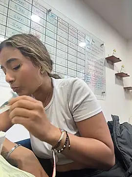 megan collins96 online show from July 6, 2026, 6:21 pm
