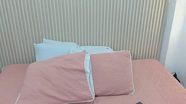 Snapshot of charlottebrowns_ chatting on March 6, 2026, 12:01 pm charlottebrowns online show from March 6, 2026, 12:01 pm