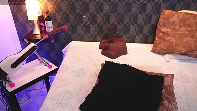 SharomRoss online show from November 22, 2025, 7:35 pm