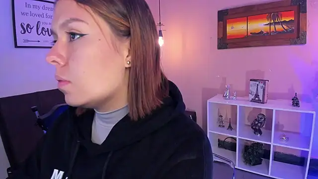 Snapshot of ArianaBaker chatting on March 6, 2025, 1:35 pm ArianaBaker online show from March 6, 2025, 1:35 pm