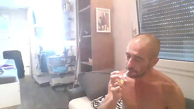 Snapshot of Pourquoipas chatting on July 15, 2026, 4:45 pm Pourquoipas online show from July 15, 2026, 4:45 pm