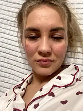 DreamGirl-777 online show from December 4, 2024, 3:10 pm