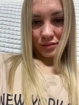 DreamGirl-777 online show from December 16, 2024, 8:52 am