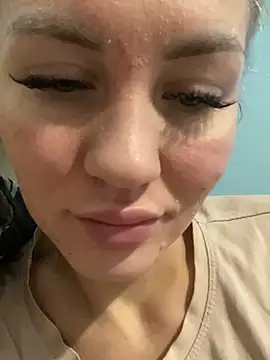 DreamGirl-777 online show from December 17, 2024, 6:45 am