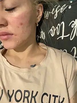 DreamGirl-777 online show from December 18, 2024, 2:53 am