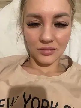 DreamGirl-777 online show from January 7, 2025, 12:31 pm