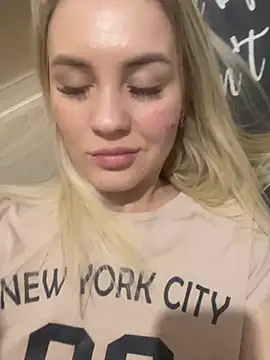 DreamGirl-777 online show from January 22, 2025, 2:14 pm