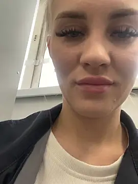 DreamGirl-777 online show from February 3, 2025, 7:40 am