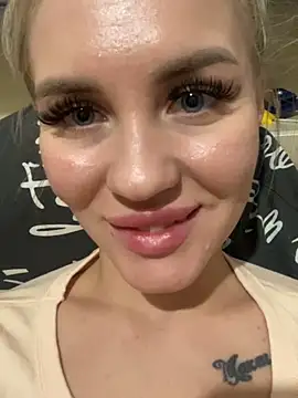 DreamGirl-777 online show from February 3, 2025, 3:06 pm