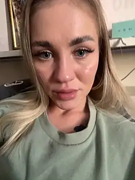 DreamGirl-777 online show from September 25, 2025, 12:53 pm