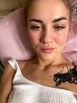 DreamGirl-777 online show from November 3, 2025, 9:10 am