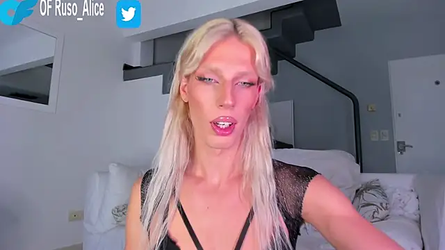 Snapshot of AliceSnowCatt chatting on January 14, 2025, 9:30 pm AliceSnowCatt online show from January 14, 2025, 9:30 pm