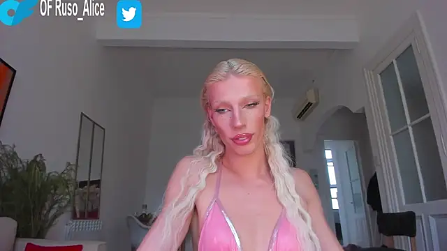 Snapshot of AliceSnowCatt chatting on February 5, 2025, 3:52 pm AliceSnowCatt online show from February 5, 2025, 3:52 pm
