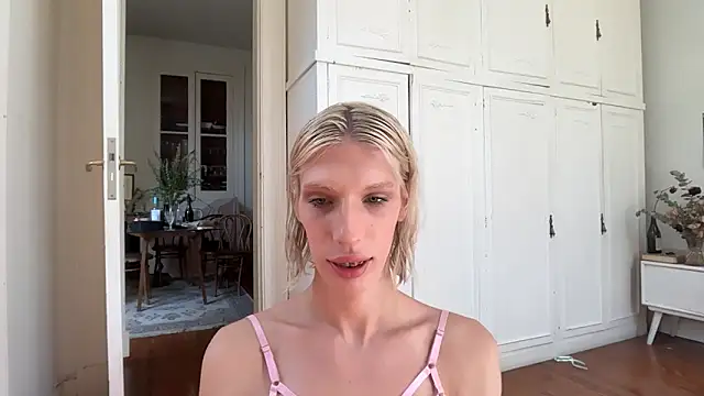 Snapshot of AliceSnowCatt chatting on February 21, 2026, 4:30 pm AliceSnowCatt online show from February 21, 2026, 4:30 pm