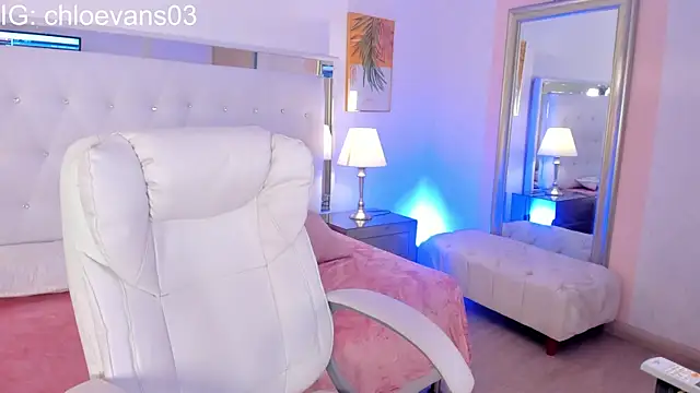 Chloe evans   online show from November 26, 2025, 12:06 pm