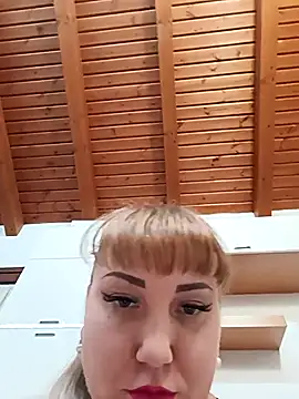 Snapshot of EmmaQueen4 chatting on September 20, 2025, 5:19 am EmmaQueen4 online show from September 20, 2025, 5:19 am