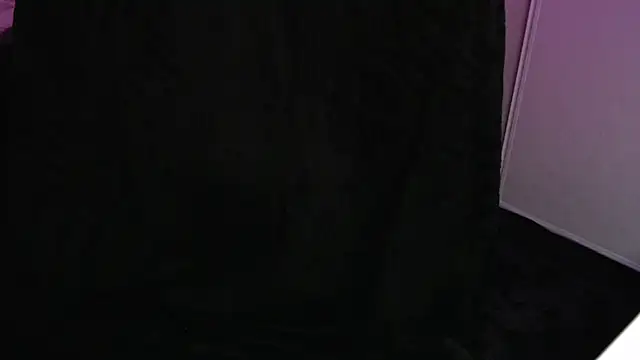 Snapshot of yamira25 chatting on March 6, 2025, 12:10 am yamira25 online show from March 6, 2025, 12:10 am