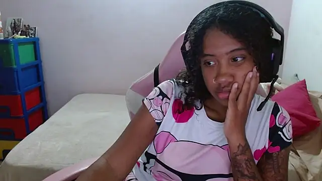 Snapshot of TiffanyRoouse chatting on March 16, 2025, 12:01 am TiffanyRoouse online show from March 16, 2025, 12:01 am