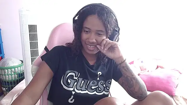 Snapshot of TiffanyRoouse chatting on March 22, 2025, 4:26 pm TiffanyRoouse online show from March 22, 2025, 4:26 pm