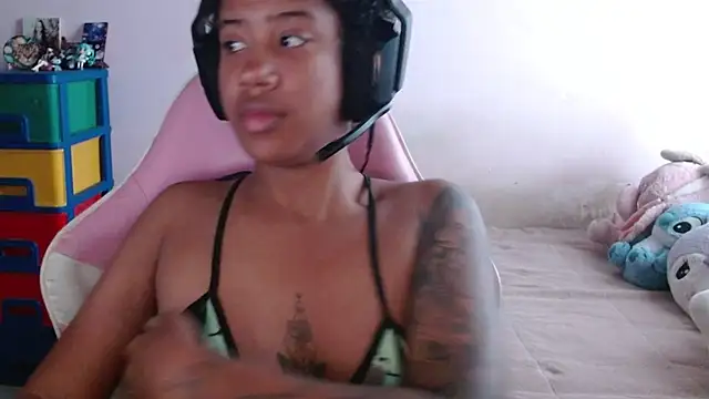 TiffanyRoouse online show from November 24, 2025, 9:47 pm