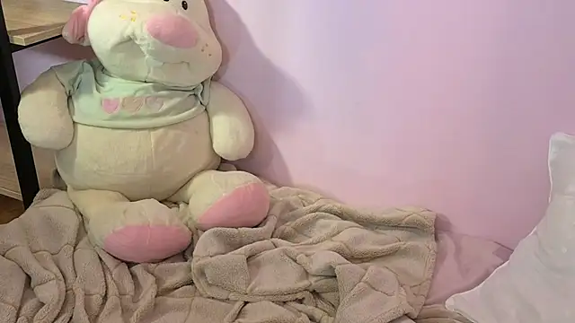 ELLIEJAY online show from October 17, 2025, 5:43 am