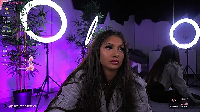 VanessaSimon online show from January 18, 2025, 6:13 am