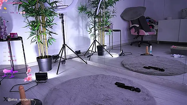 VanessaSimon online show from January 21, 2025, 9:03 am