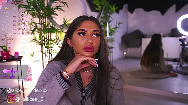 VanessaSimon online show from February 8, 2025, 6:12 am