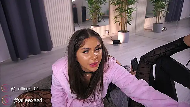 VanessaSimon online show from March 21, 2025, 11:33 am