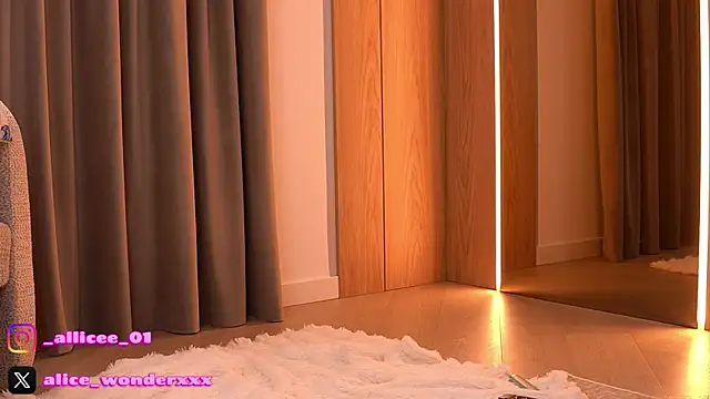 Snapshot of VanessaSimon chatting on March 4, 2026, 6:30 am VanessaSimon online show from March 4, 2026, 6:30 am