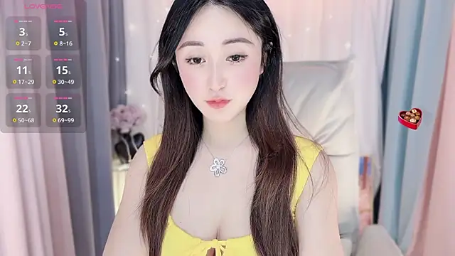 Snapshot of Liiniie-Lovers chatting on February 15, 2025, 12:43 pm Liiniie-Lovers online show from February 15, 2025, 12:43 pm