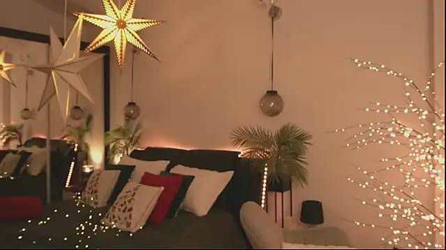 DaisyStacey online show from December 5, 2025, 7:43 pm