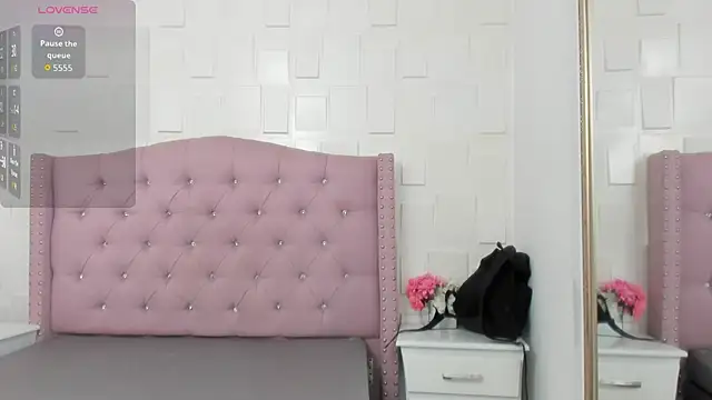 Snapshot of MonicaSchwartz chatting on February 20, 2026, 8:09 pm MonicaSchwartz online show from February 20, 2026, 8:09 pm