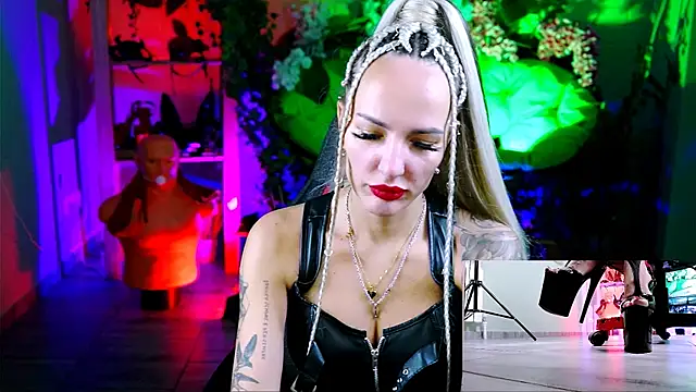 MonicaMaxwel online show from October 27, 2025, 11:14 am