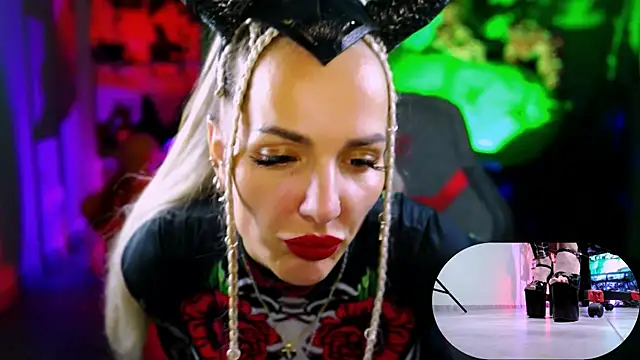 MonicaMaxwel online show from October 31, 2025, 11:55 am