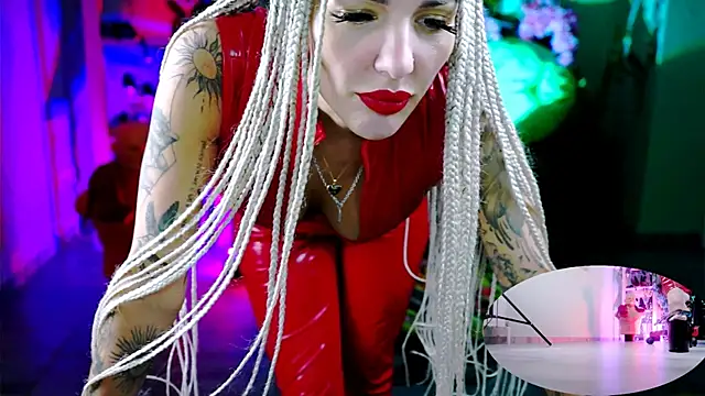 MonicaMaxwel online show from December 4, 2025, 10:46 am