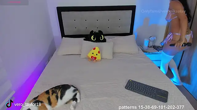 Snapshot of veronica_taylor1 chatting on February 9, 2026, 9:19 pm veronica taylor1 online show from February 9, 2026, 9:19 pm